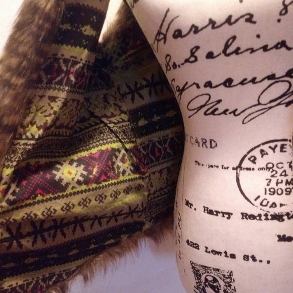 Faux Fur Vest - Picture 4 of 5